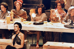 «Les Belles-soeurs», premier plan: Marthe Turgeon. Micheline Bernard, Angèle Coutu, Louisette Dussault, Nicole Leblanc, Diane Jules, 1984Photo: Guy Caufoppé.