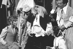 «Les femmes savantes» Autour de Jacques Lessard : Marie-Christine Perreault, Yves Jacques, Bernard Michaud, Simon Fortin, Lisette St-Gelais. Derrière: Elisabeth Chouvalidzé, 1986.  Photo: Léopold Rousseau.