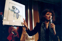 1986 . Pierrette Robitaille présente son oeuvre créée pour l_encan.