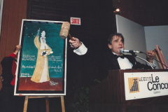 1986 .Jean Besré adjugeant une création de Yves Jacques évoquant son rôle dans «Les femmes savantes».