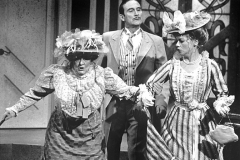«Tailleur pour dames», Gisèle Schmith, François Tassé,  Marie-Christine Perreault, 1988. Photo: Léopold Rousseau