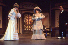 «Tailleur pour dames», Marie-Christine Perreault, Gisèle Schmith, François Tassé, 1988. Photo: Luce Pelletier